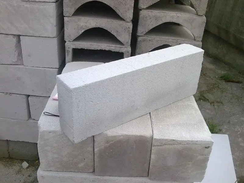 農(nóng)村自建房用輕質(zhì)磚。